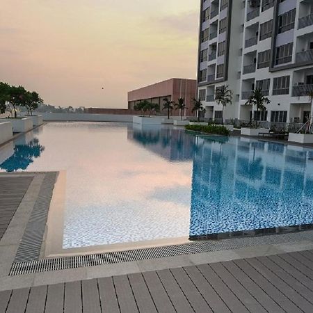 Lovina 17-11 At Harbour Bay Residences Nagoya Bagian luar foto