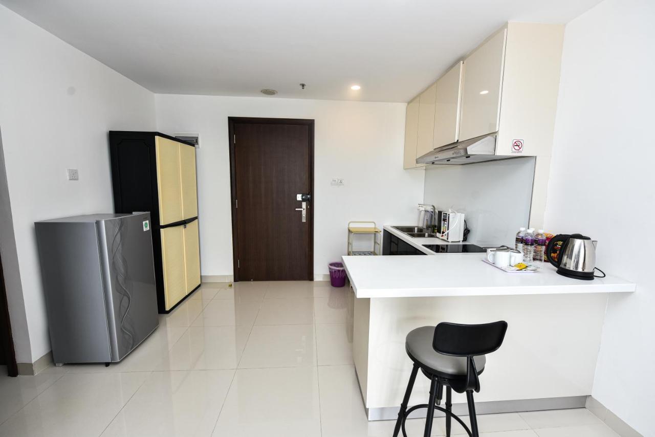Lovina 17-11 At Harbour Bay Residences Nagoya Bagian luar foto